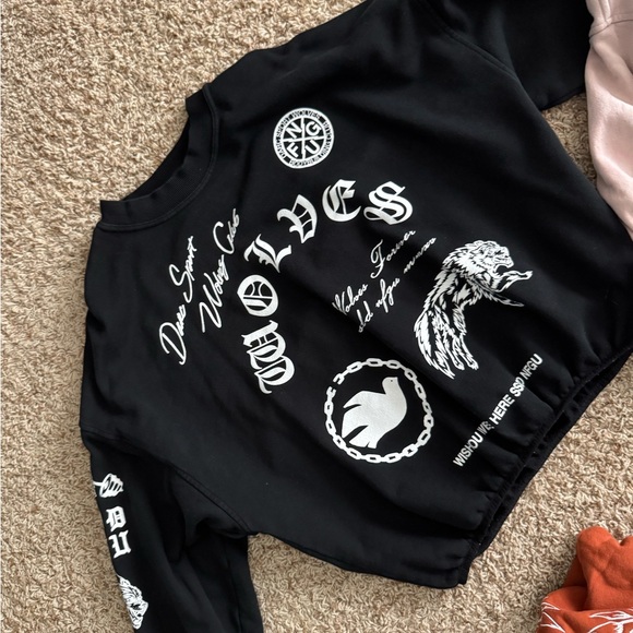 Darc sport Black crewneck sweatshirt medium
Like new
Worn a couple of times - Picture 3 of 4